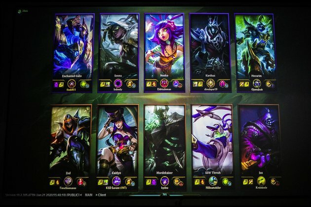 Royal Never Give Up, HLE emerge from Group C at LoL Worlds