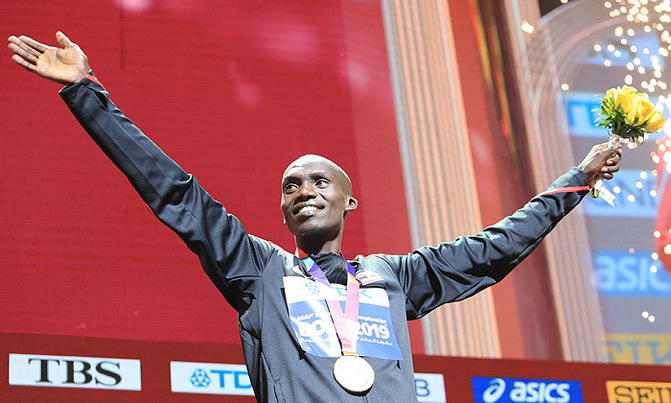 HISTORY! Joshua Cheptegei wins 10,000m gold in Doha HISTORY! Joshua Cheptegei wins 10,000m gold in Doha