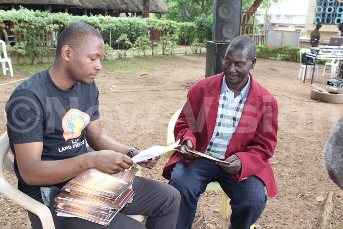 inistry of lands staff helps a client during the pen ay