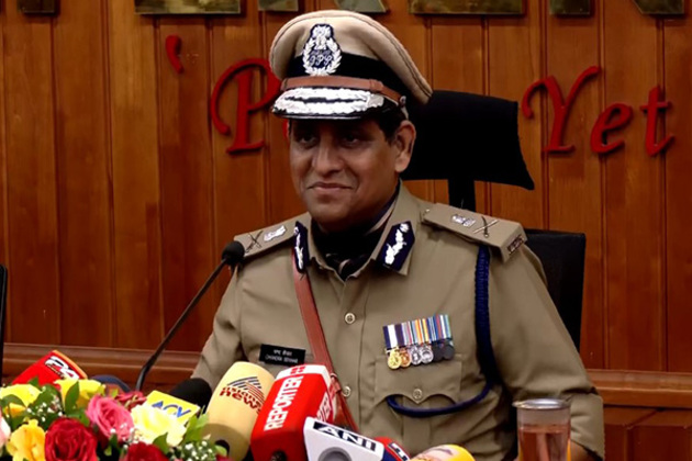 Kerala: Ex-Sub Inspector crashes DGP's press meet, demands justice for alleged harassment