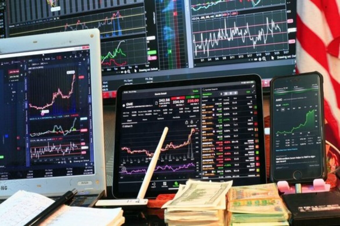 Stock markets close in the red amidst mixed global sentiments on Tuesday