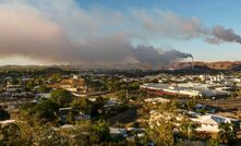  Dark plume hangs over Mt Isa