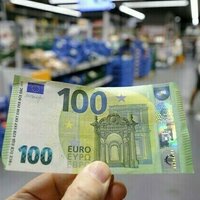 French justice minister calls for abolishing cash
