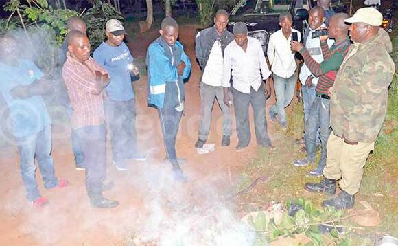 Poliisi n’abatuuze mu kifo we baayokedde Kyaterekera. Poliisi n’abatuuze mu kifo we baayokedde Kyaterekera.
