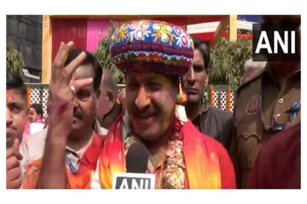 "Will implement all of PM Modi's guarantees": Manoj Tiwari on free LPG cylinders