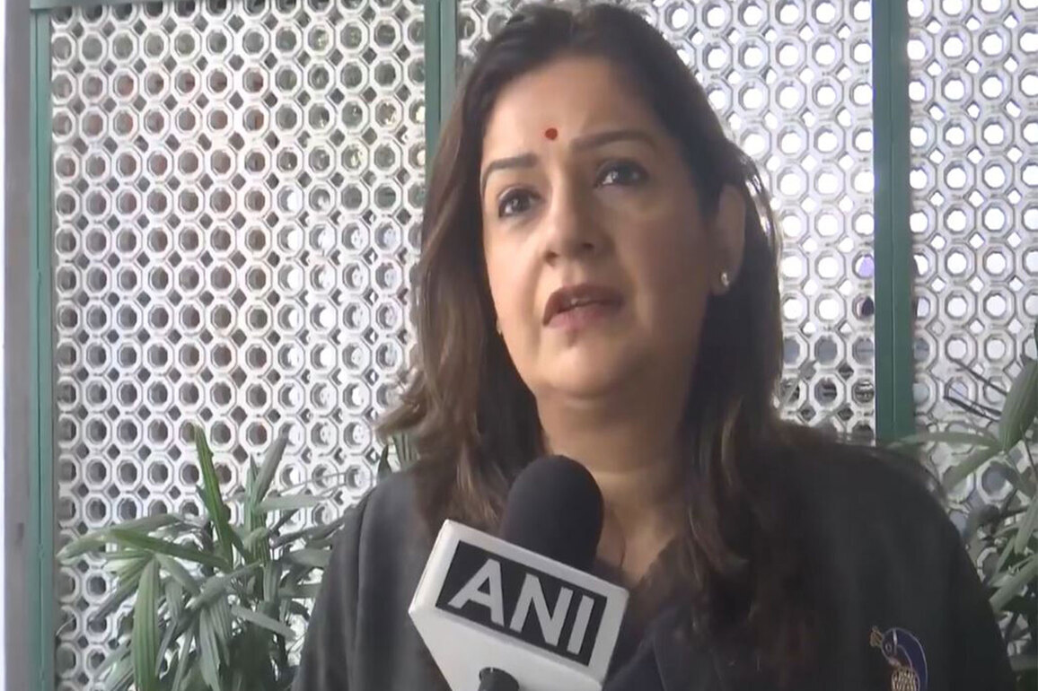 Shiv Sena (UBT) backs Mohan Bhagwat's demand for Bharat Ratna for VD Savarkar, slams BJP