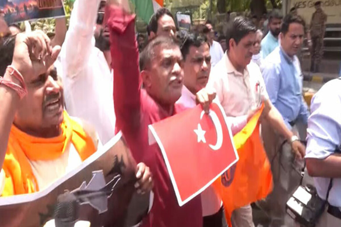 Swadeshi Jagran Manch holds protests against Turkiye in Delhi after support to Pakistan during tensions with India