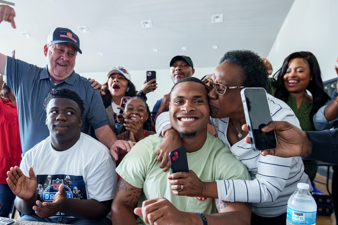 Three former Auburn standouts selected on final day of NFL Draft