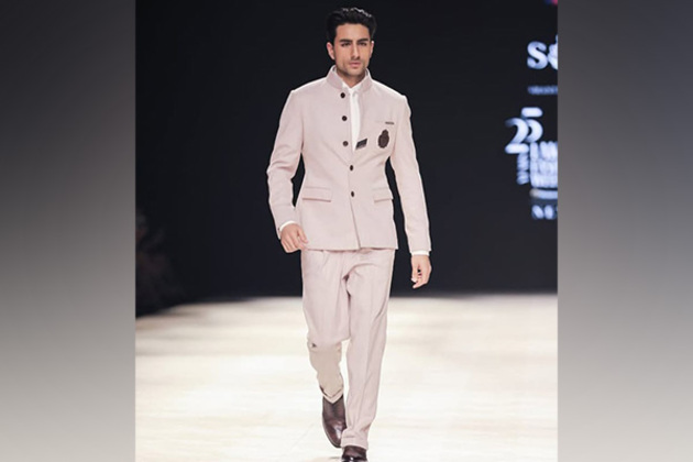 Ibrahim Ali Khan turns showstopper for Shantnu and Nikhil at Lakme Fashion Week x FDCI 2025