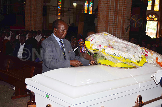  he resident eneral meritus of  r aul awanga semwogerere laying a wreath on the casket 