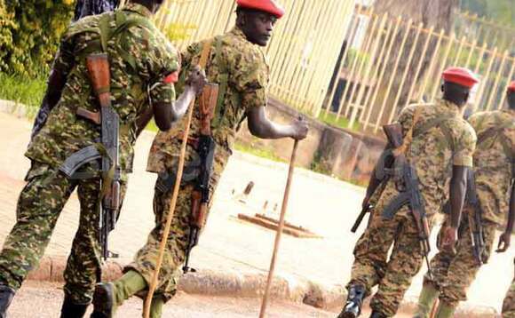 Aba Military Police nga balawuna mu kibuga, mu kiseera Omulamuzi Alphonse Owiny Dollo we Isa Luyima, eyaluka olukwe yaweeredde ensala ye eggulo. Aba Military Police nga balawuna mu kibuga, mu kiseera Omulamuzi Alphonse Owiny Dollo we Isa Luyima, eyaluka olukwe yaweeredde ensala ye eggulo.