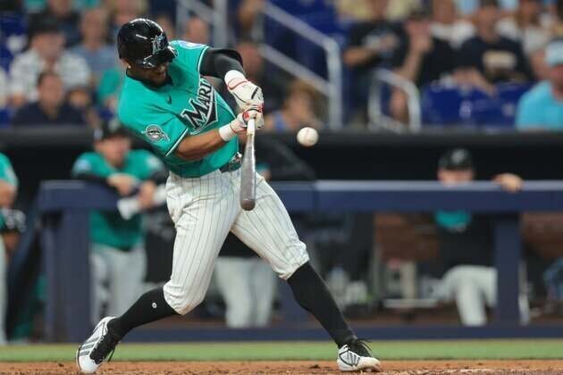 Diamondbacks' task: Cool off hot Marlins
