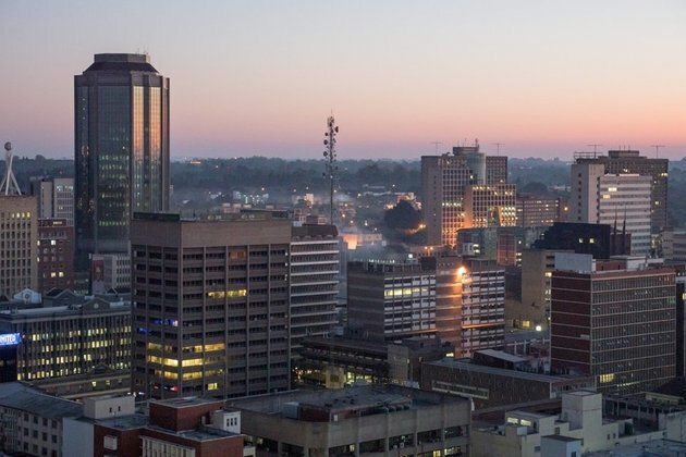 Old Mutual&#039;s share price is key focus in Zimbabwe&#039;s currency war