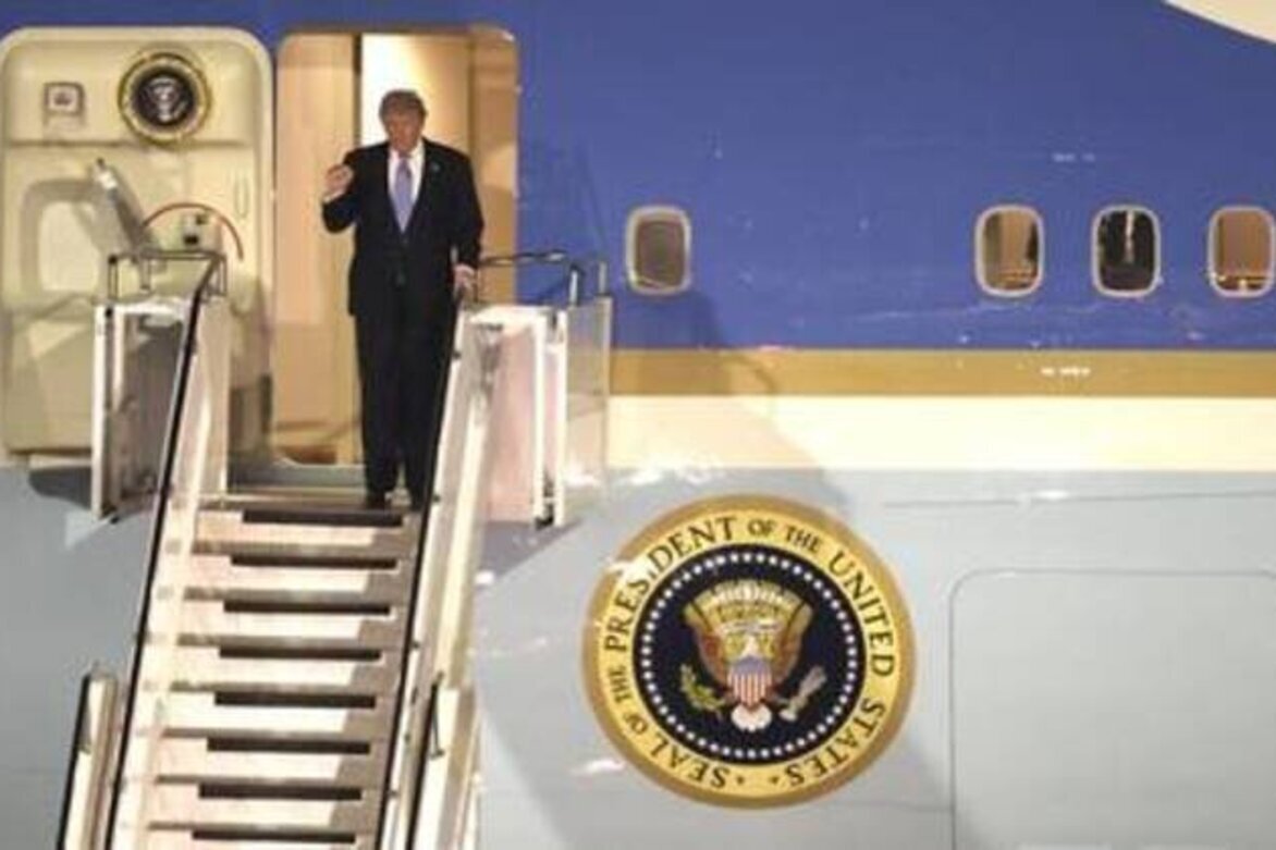 Trump swapped planes over assassination fears - NYT