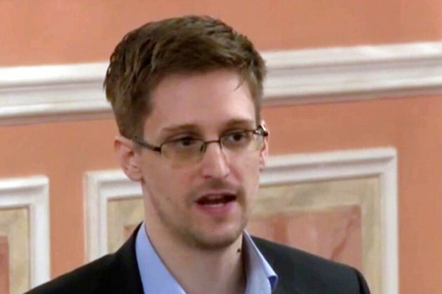 Putin Grants Russian Citizenship to Edward Snowden