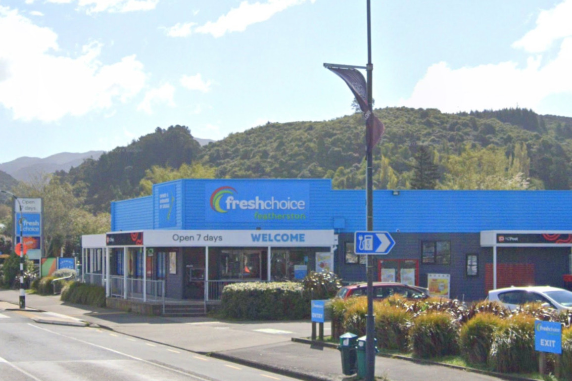 Man dead after police incident shuts down Carterton streets