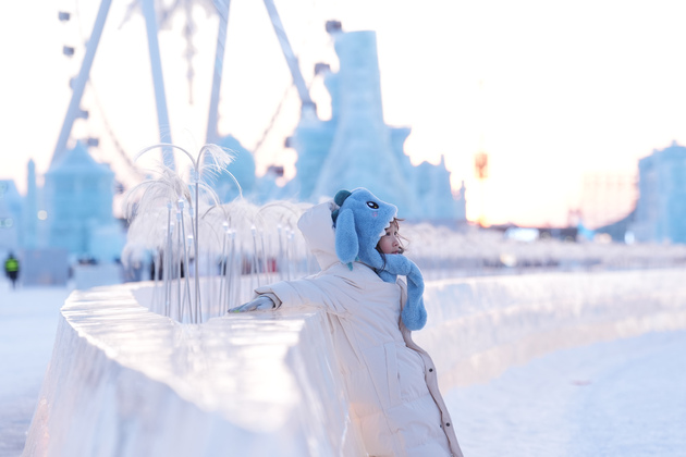 GLOBALink | World's largest ice-and-snow park closes as temperatures rise