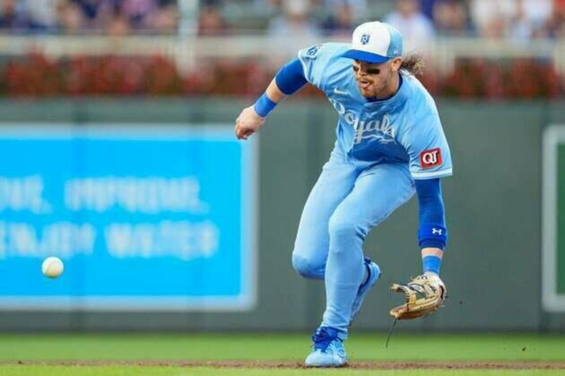 Royals SS Bobby Witt Jr. (back) not in lineup on Sunday