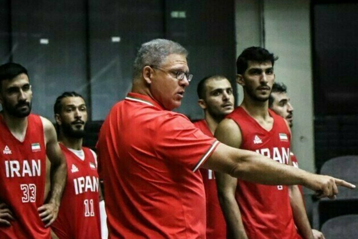 Basketball Coach Manolopoulos Back to Iran
