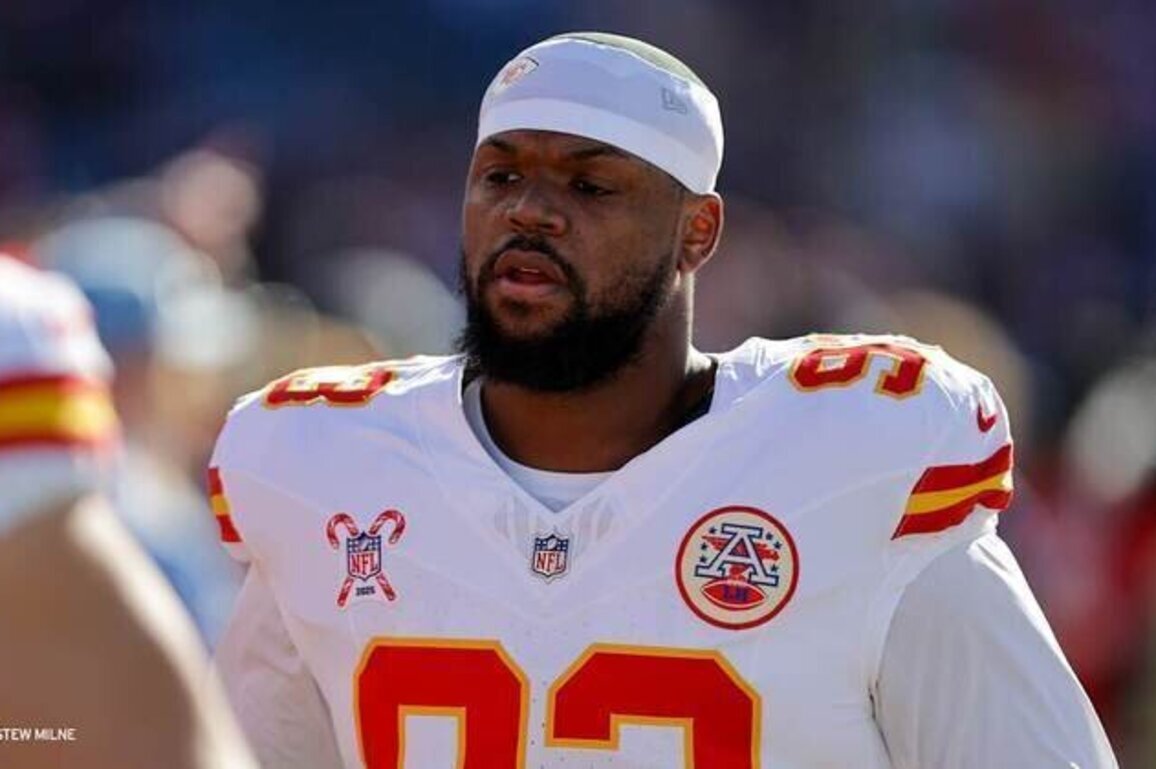 Giants claim DL Zacch Pickens off waivers