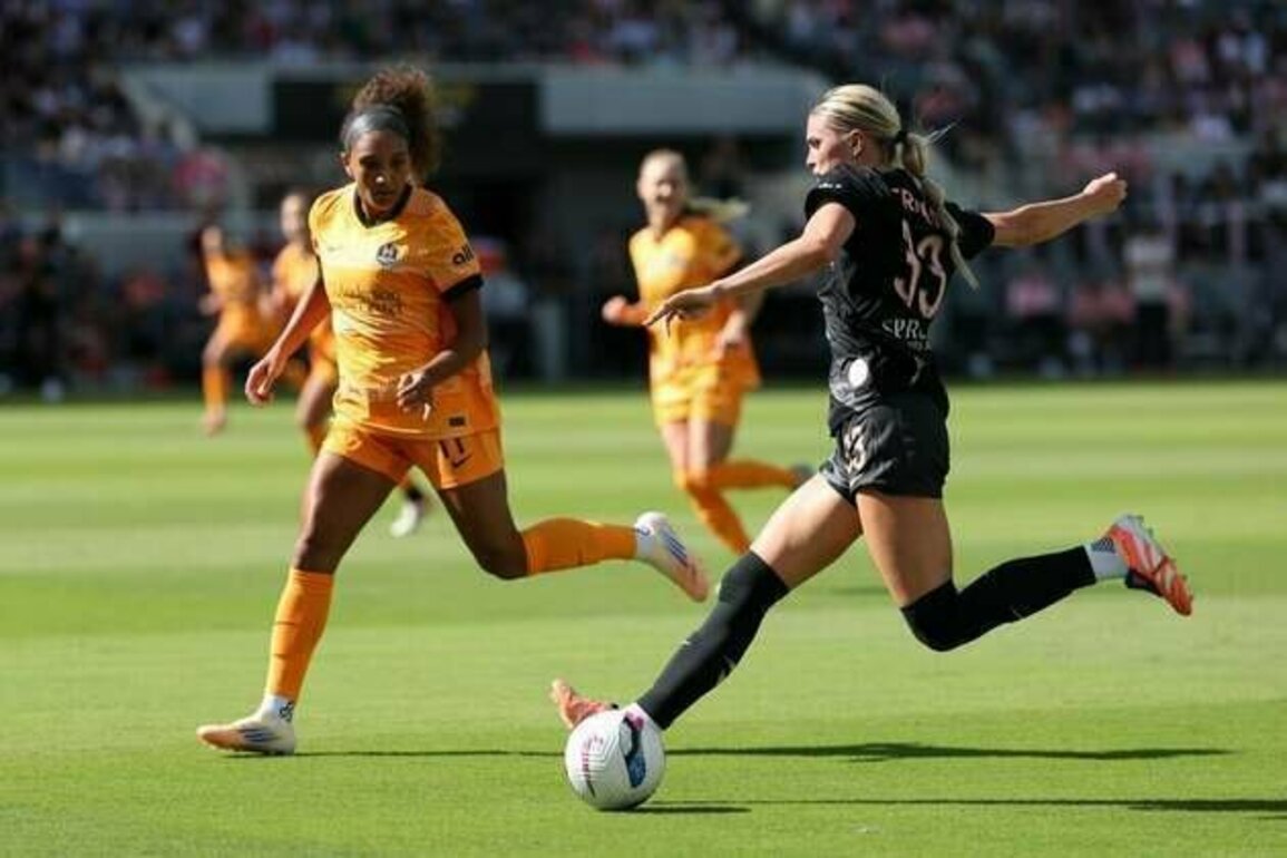 Angel City sneak toward playoffs with shutout of Dash