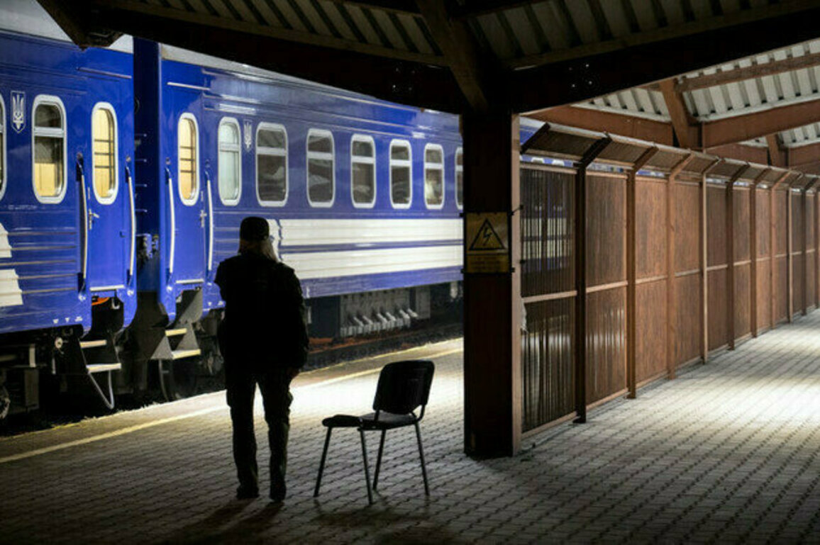 Poland finds draft dodgers hiding aboard train from Ukraine