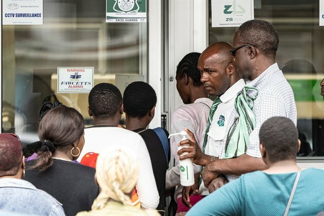 Virus fears prompt Zimbabwe to let citizens pay in US dollars
