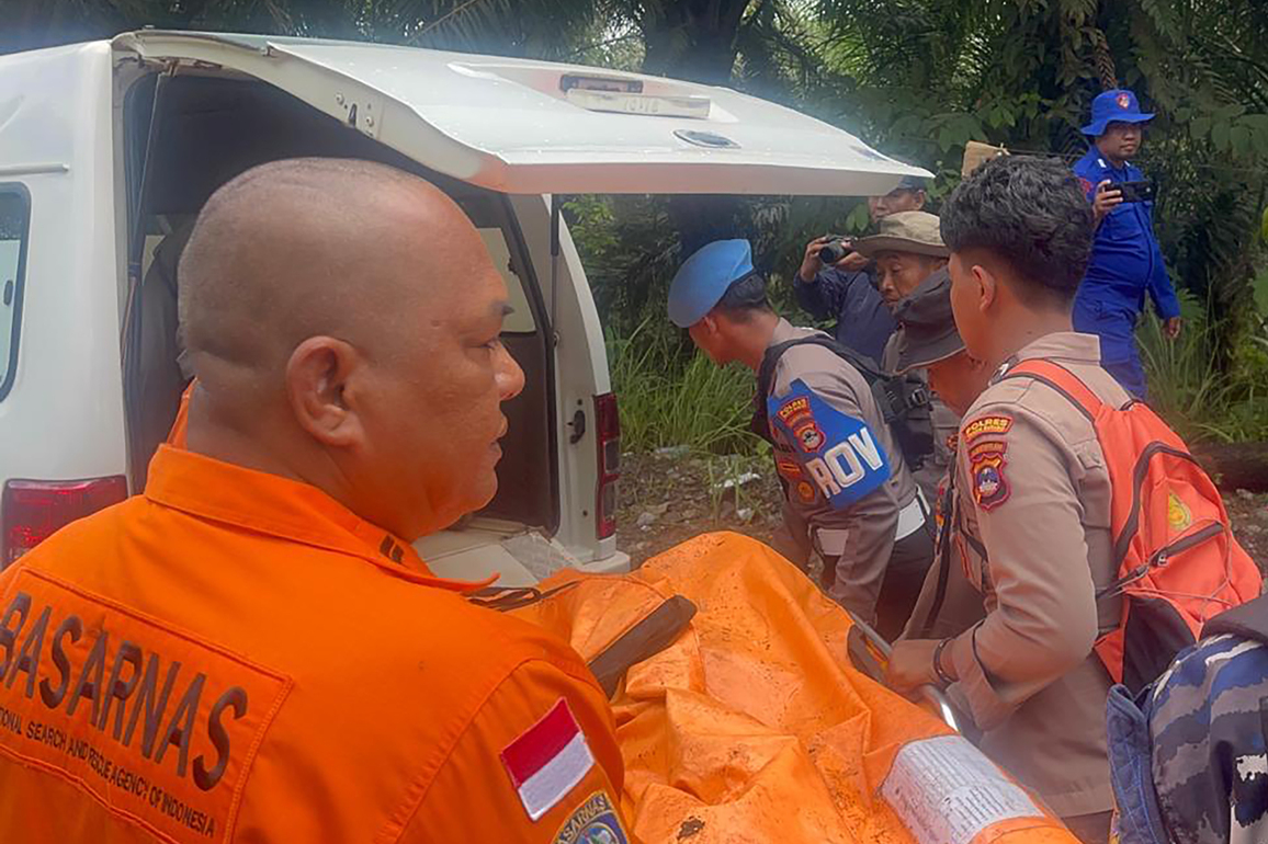 INDONESIA-SOUTH KALIMANTAN-HELICOPTER-CRASH-VICTIMS