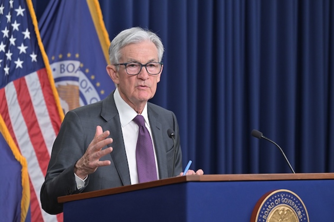 U.S. stocks advance after Fed leaves interest rates unchanged