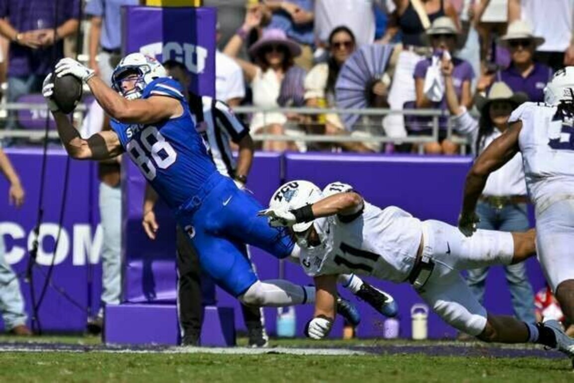 Josh Hoover (5 TDs), TCU upend SMU, win 'Iron Skillet'