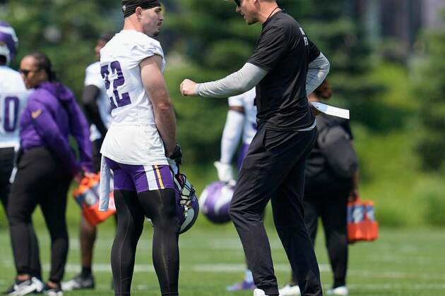 Vikings&#39; 2025 training camp features night session, joint practices with Patriots