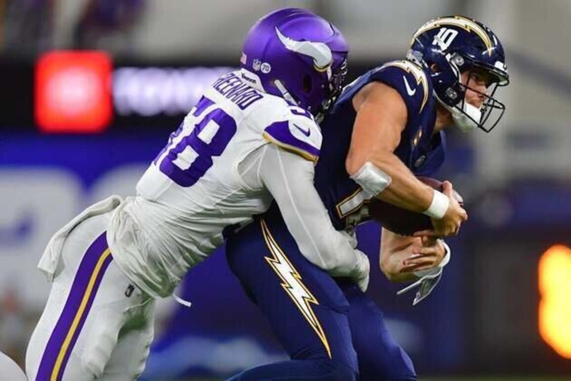Jonathan Greenard, dealt from Vikings to Eagles, gets $100M extension