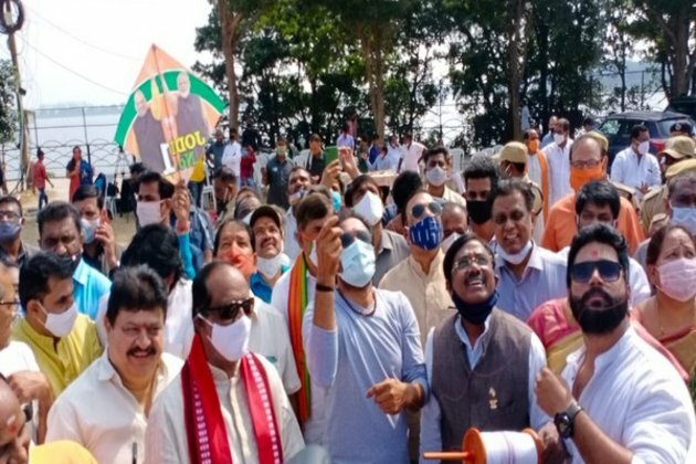 MoS Kishan Reddy takes part in Kite festival in Hyderabad
