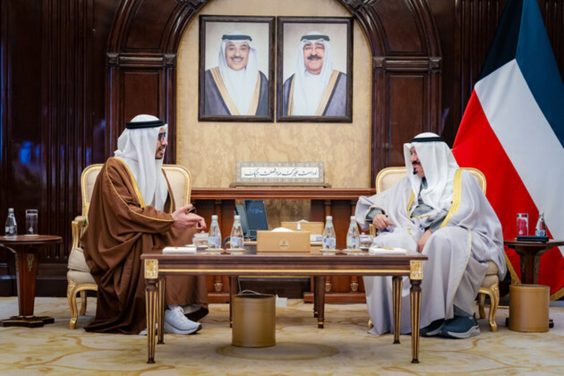 Abdullah bin Zayed meets Kuwaiti Prime Minister, discusses bilateral relations