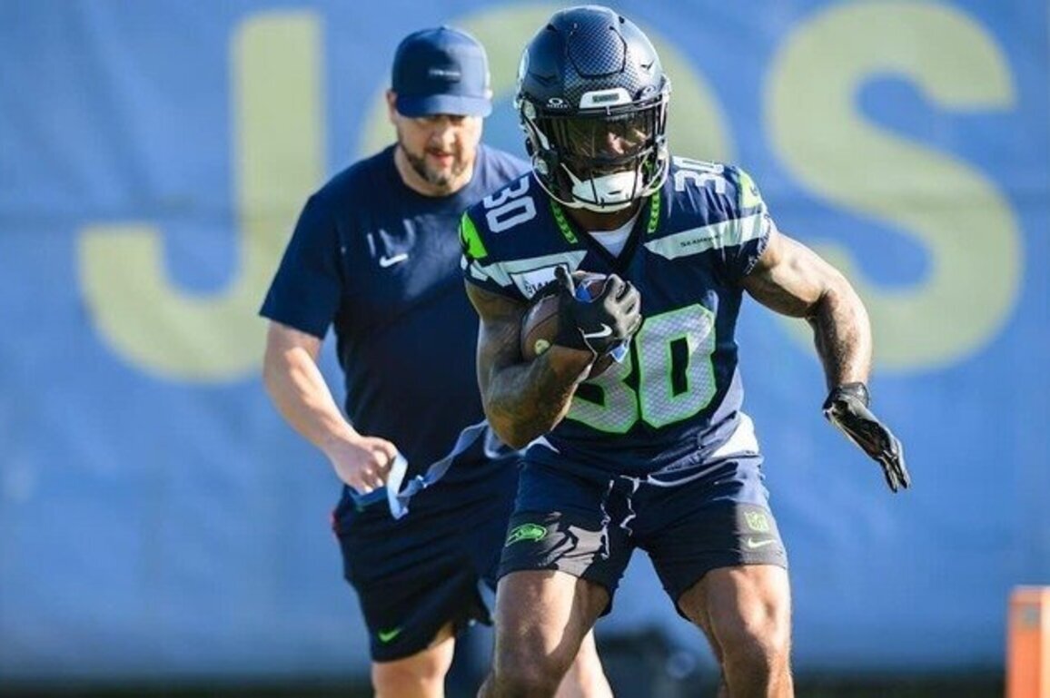 Seahawks Sign 15 To Future Contracts