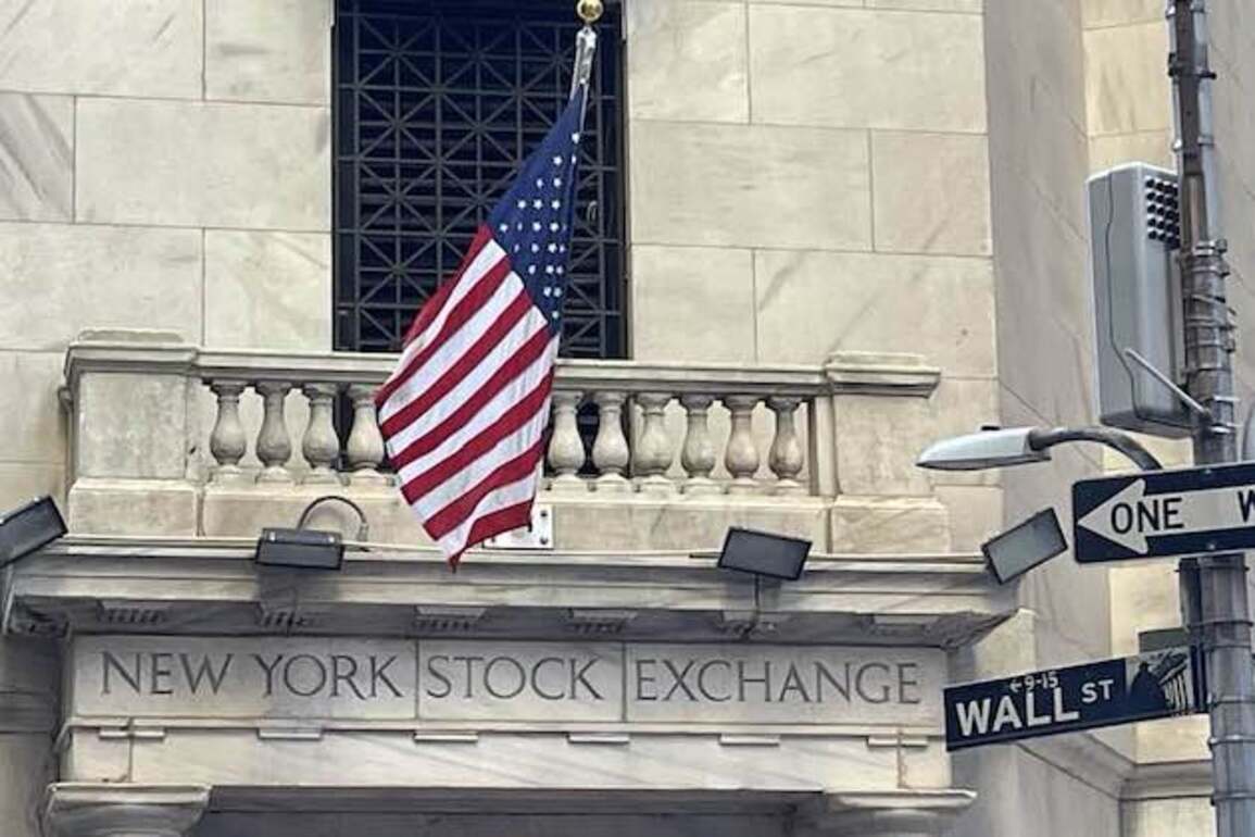 Christmas Eve rally boosts Wall Street further