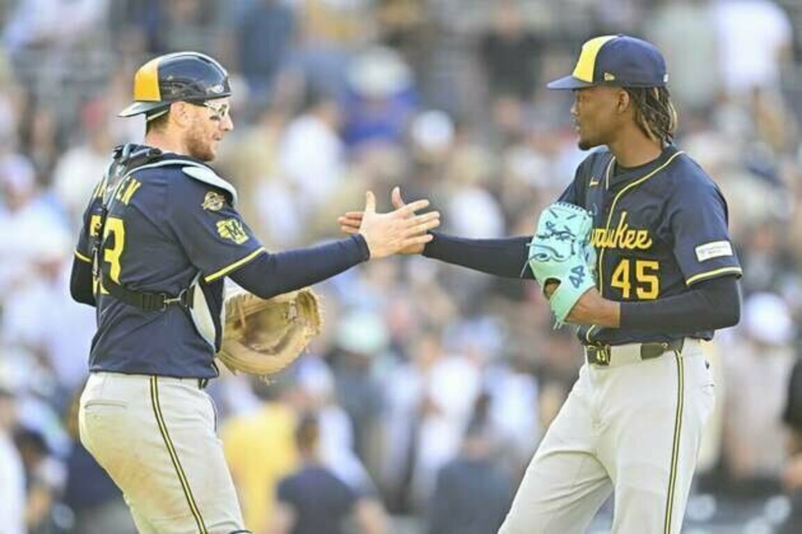 Brewers avoid sweep, move to brink of No. 1 seed vs. Padres