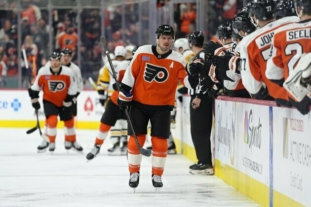 Flyers trade franchise mainstay Scott Laughton to Maple Leafs
