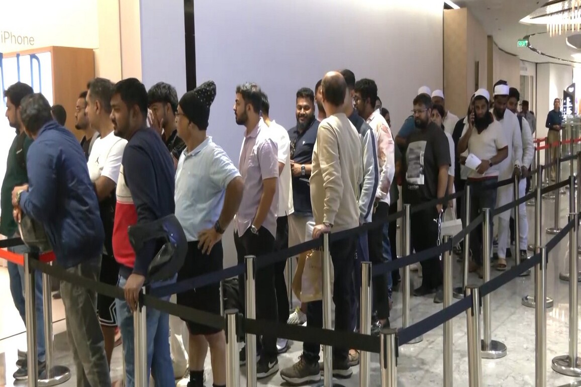 iPhone 17 series sale draws long queues outside Apple stores in Bengaluru