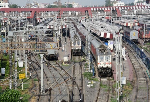 Woman found with her wrist slashed in Mumbai railway station