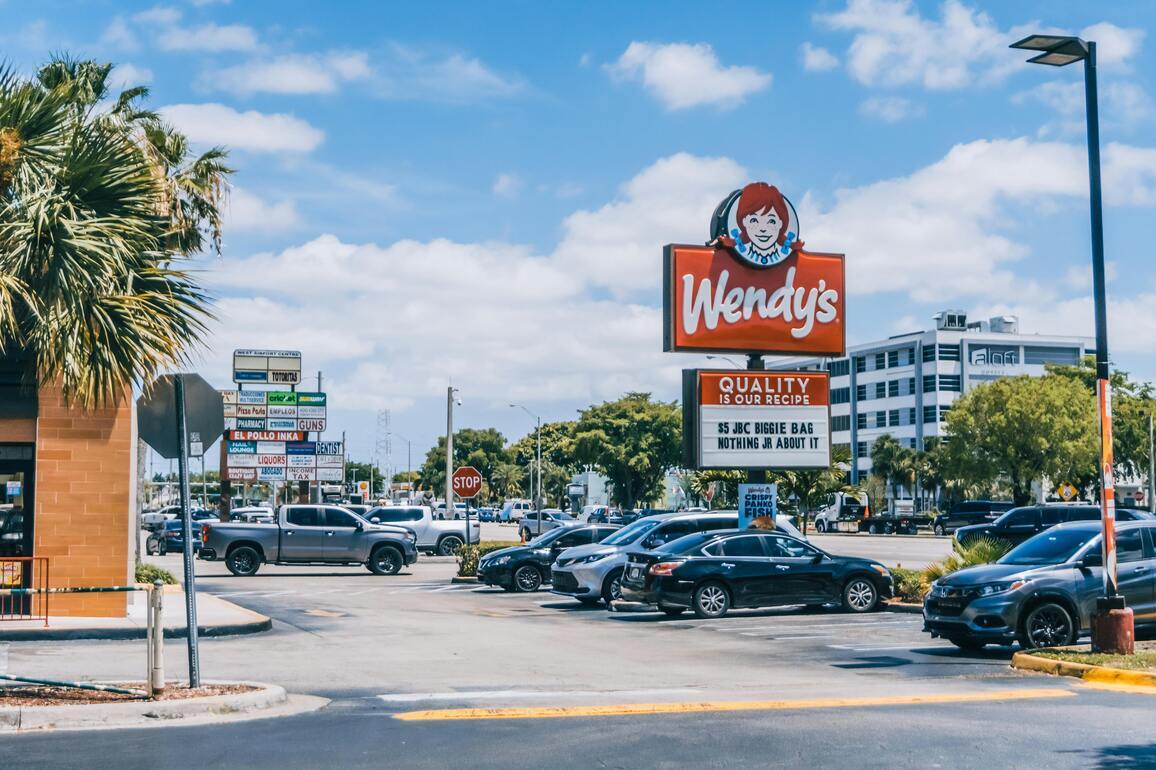 Wendy’s cuts stores as sales slump, bets on value