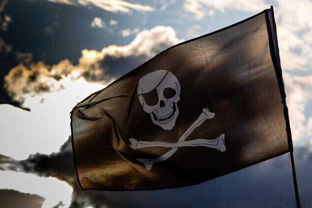 Somali pirates hijack fuel tanker