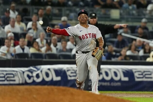 Red Sox 3B Rafael Devers says he won't move from position