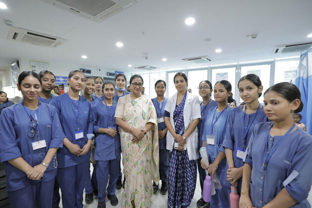 Delhi CM Rekha Gupta conducts surprise inspection at Aruna Asaf Ali Hospital, reviews medicine shortage, sanitation issues