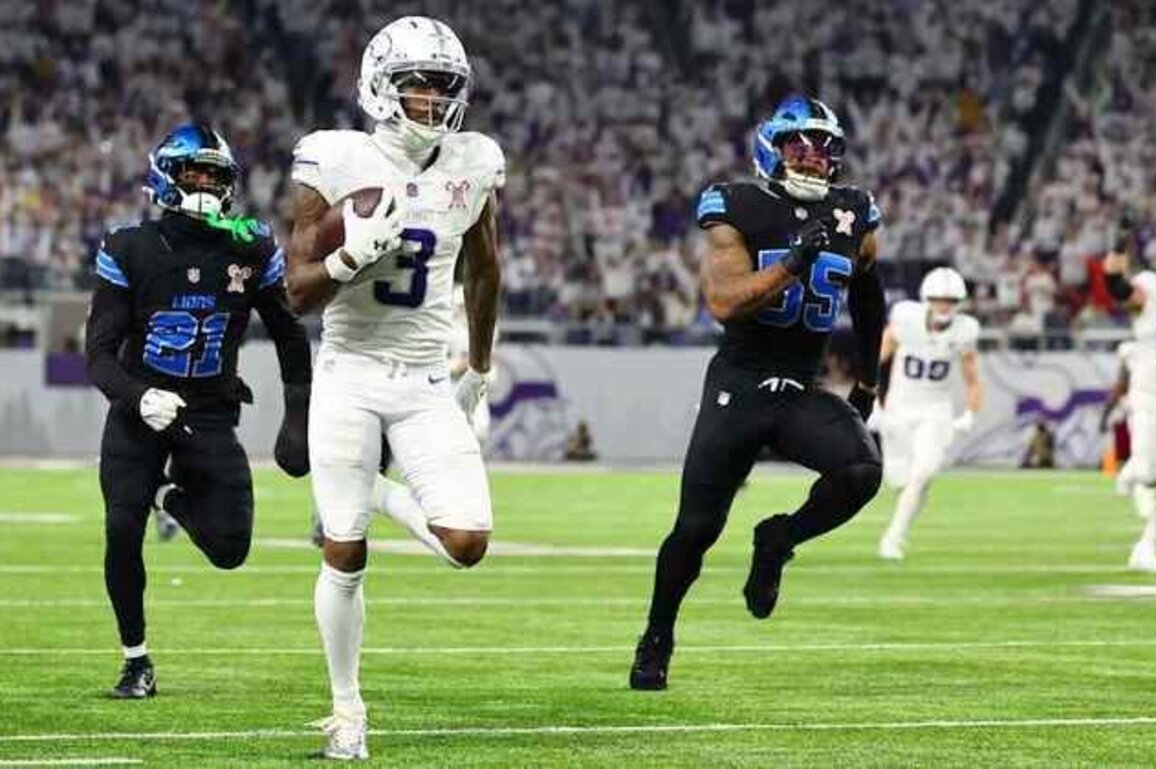 Jordan Addison Takes Flight to Finish 65-Yard Jet Sweep in End Zone