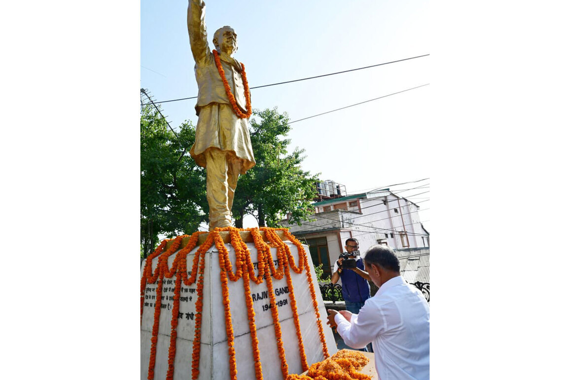 Himachal CM Sukhvinder Singh Sukhu pays tributes to Rajiv Gandhi on his death anniversary