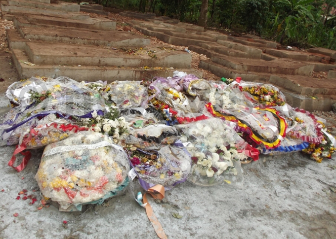 semwangas grave in akiso covered with wreaths hoto by aul okulira