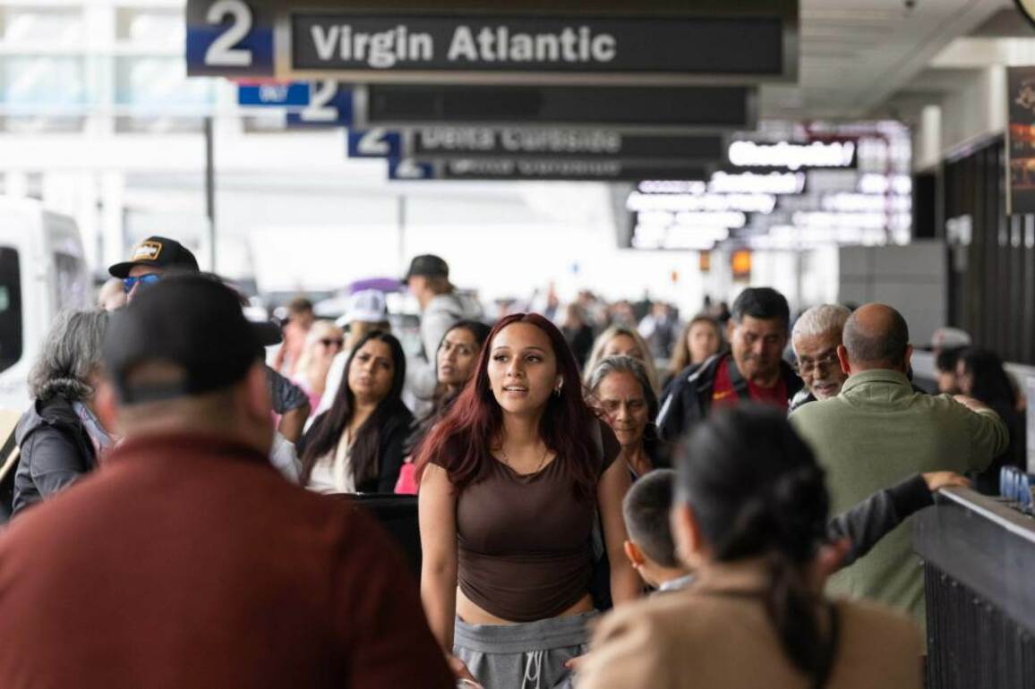 Trumps immigration crackdown blocks tourists and profits