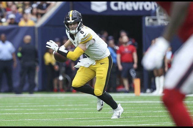 Reports: Steelers QB Kenny Pickett (knee) avoids long-term injury