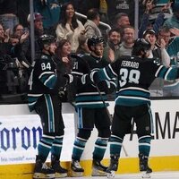 Sharks build 2-goal lead, put away Blue Jackets late